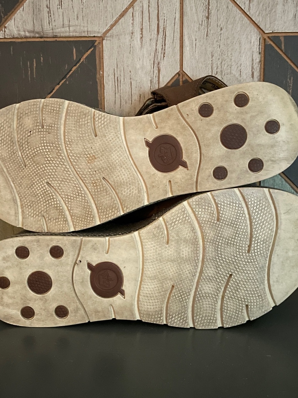 Born Lucee Brown Nubuck Leather Platform Wedge Sandals Hook & Loop 9M - Picture 11 of 16